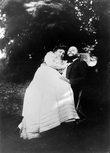 Thadée Natanson e sua moglie Misia Godebska nel giardino della loro casa di campagna, Le Relais, c. 1899